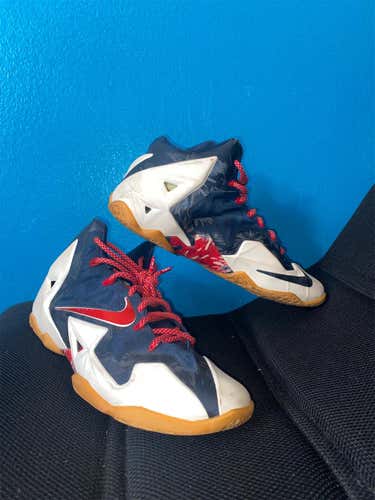 Blue Men's 10 (Women's 11) Nike Shoes