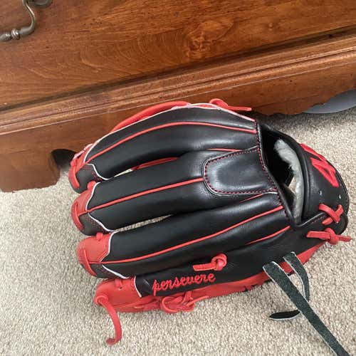 Black New Outfield Signiture Series 12.5" Baseball Glove
