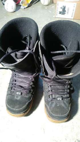 Used 10 (Women's 11) Thirty Two Snowboard black suede Bootss