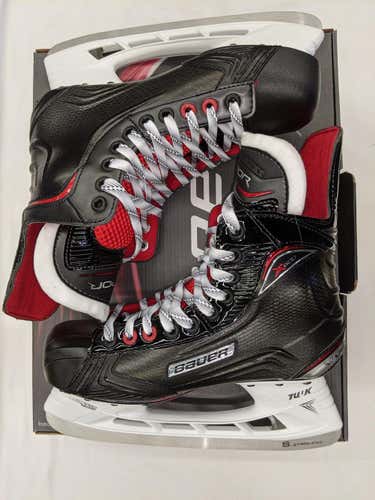 New Bauer Vapor X600 sz 11 EE hockey skates