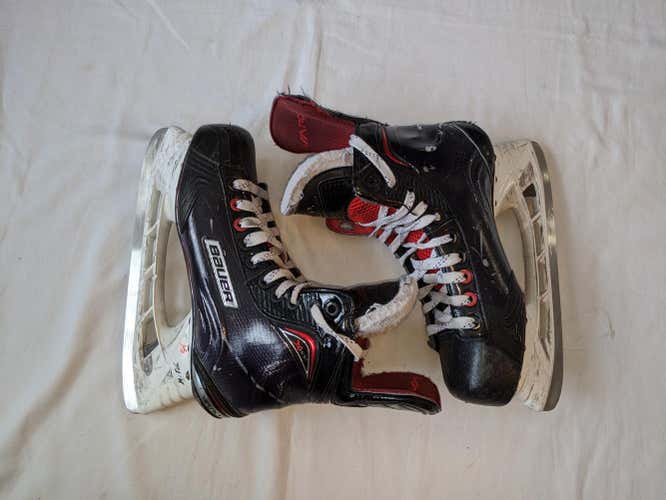 Used Bauer vapor x800 size 6 and 1/2 hockey skate