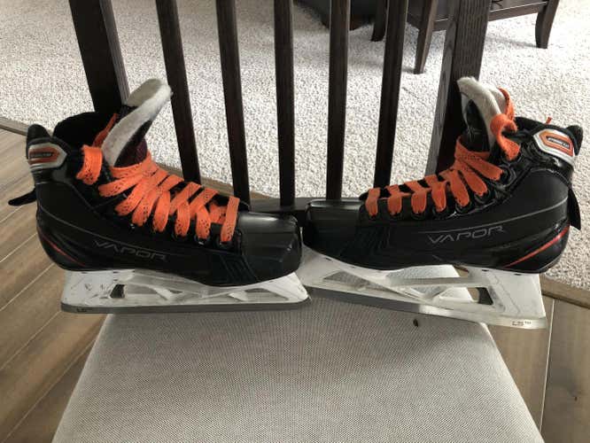 Used Junior Bauer Vapor x700 Goalie Skates Size 5