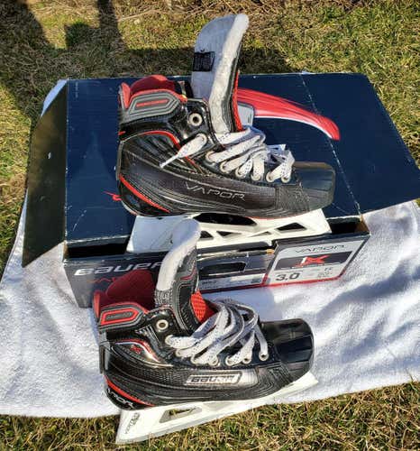 Junior Bauer Vapor 1X Goalie Skates EE (Extra Wide) Size 3