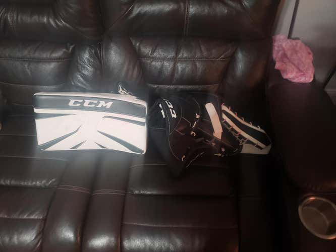 White Used Senior CCM Regular Revolution 577