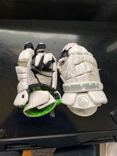 R: Maverik M4, L: Maverik M3 White Lax Gloves