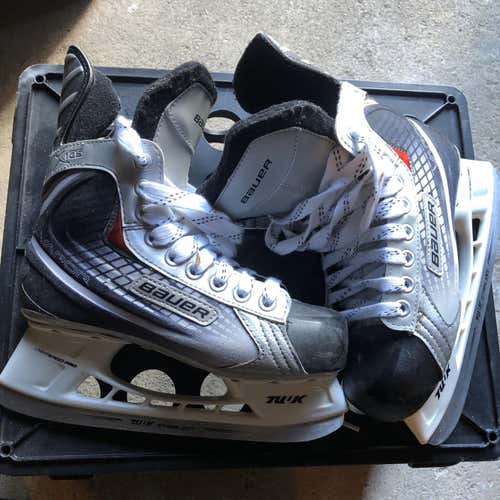 Used Bauer X05   Size 4 Hockey Skates