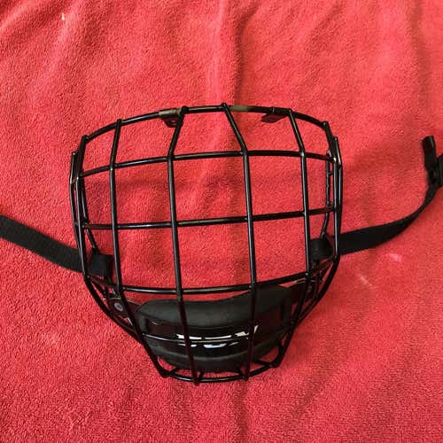 Used Medium CCM FM580 Full Cage Black