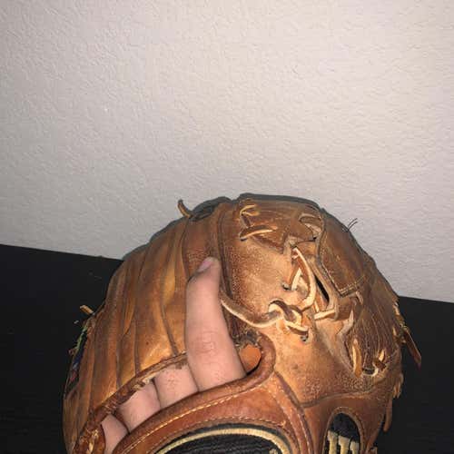 Brown Used  A2000 11.75" Baseball Glove