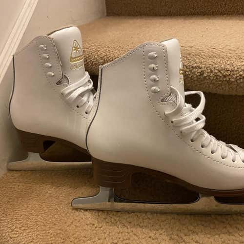White Used Jackson Size 4.5 Figure Skates