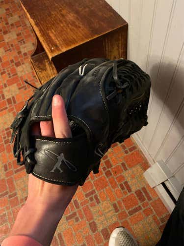Black Used Outfield Swingman 12.5" Baseball Glove