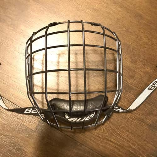 Used Medium Bauer RBE III Full Cage