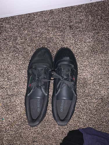 Black Men’s Yeezy Calabasas 10.5 NO BOX BUT WORN ONCE