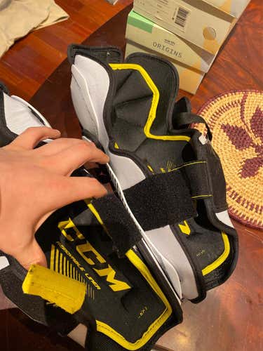 Used CCM Tacks 5092 Shin Pads