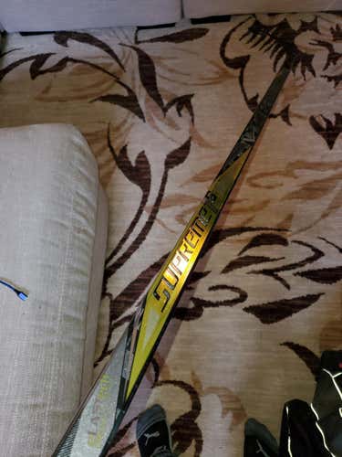 New Bauer Right Handed Supreme 1S Hockey Stick P91A 87 flex