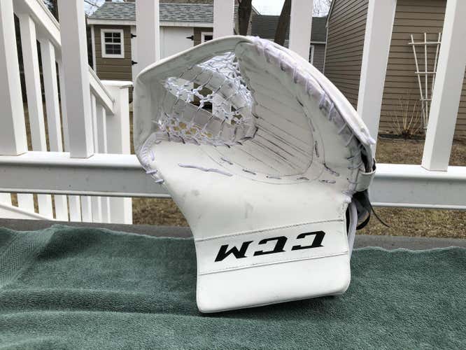 CCM E3.9 Goalie Catcher Intermediate White Used