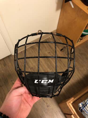 Used Medium CCM FM580 Full Cage