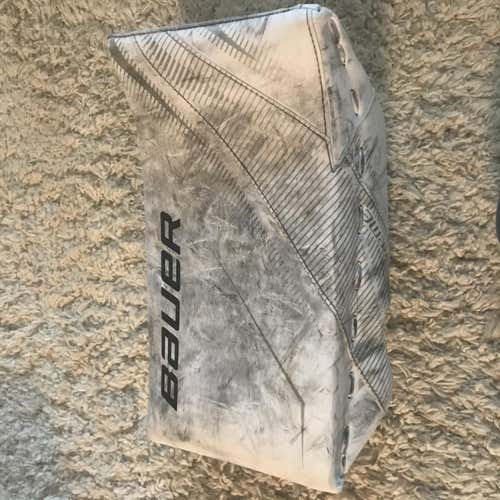 White Used Senior Bauer Regular Supreme S27