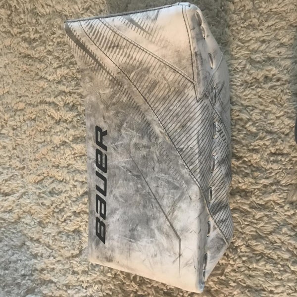 White Used Senior Bauer Regular Supreme S27