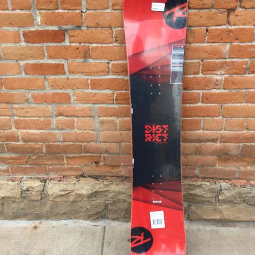 New Rossignol District Snowboard Without Bindings Freestyle Medium Flex True Twin Black and Red