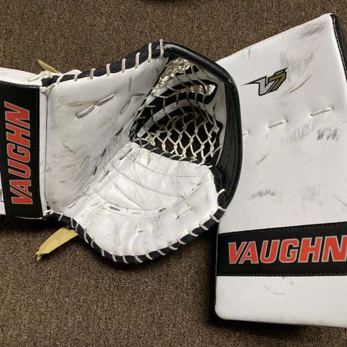 V7 XF Pro Carbon Pro Stock Glove And Blocker