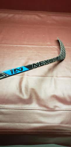 New Senior Bauer Right Handed Nexus 1N Hockey Stick