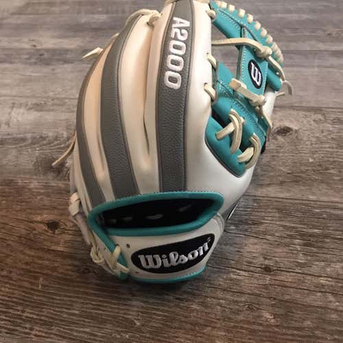 New Right Handed A2000 1786 11.5" Baseball Glove