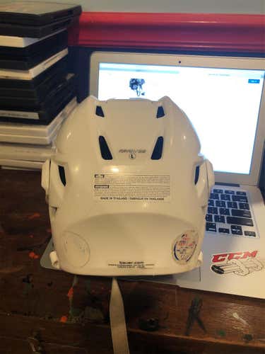 White Used Large Bauer Re-Akt 95  Helmet