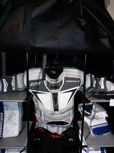 Senior Small Extreme Flex Shield II Goalie Chest Protector Used