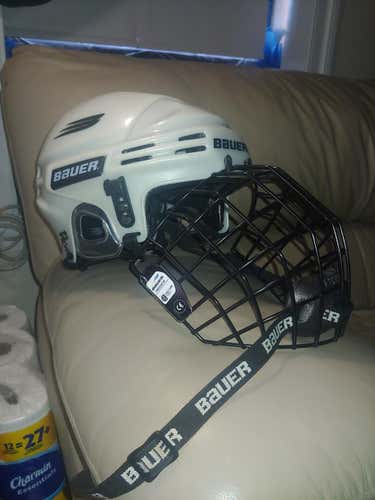 White Used Medium Bauer HH 5000 Helmet