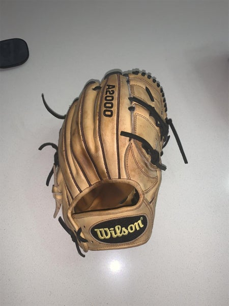 Brown Used Pitcher's A2000 11.75" Baseball Glove