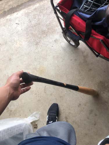 Used  Wood Maple (-3) 30 oz 33" Bat