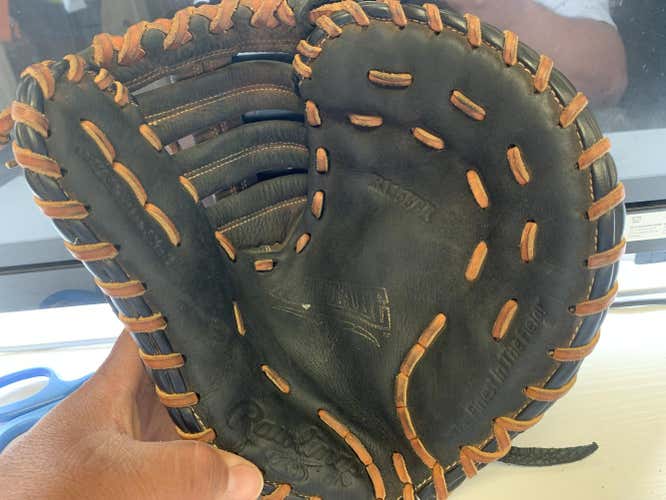 Black Used Rawlings Right Handed First Base Renegade Baseball Glove 11.5"