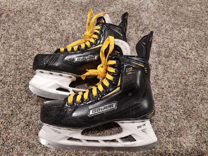 Bauer Supreme 2S Hockey Skates Junior Size 5 with LS3 runners 2s 1s
