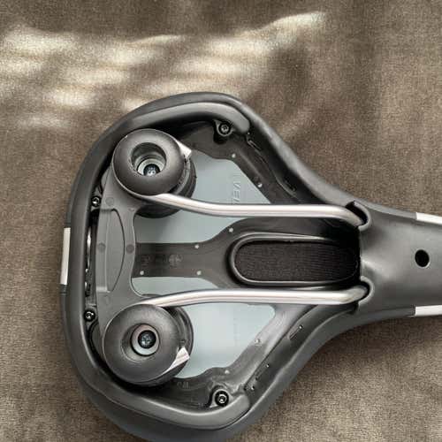 MEN'S PILLOW TOP BIKE SEAT