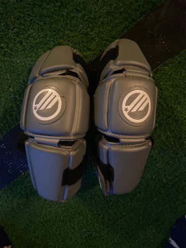 Used Medium Maverik Arm Pads