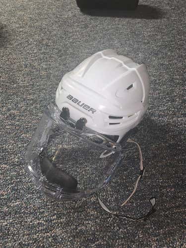 White Used Medium Re-Akt Helmet With Bauer Concept 3 Cage