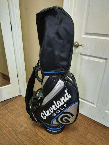 Cleveland CG17 Black/Blue/Silver Golf Staff Caddy Bag Rain Hood Never Used 2018