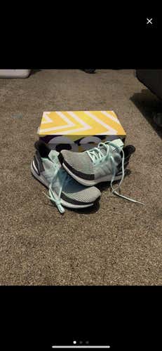 Adult Men's 10.5 (W 11.5) Adidas Shoes