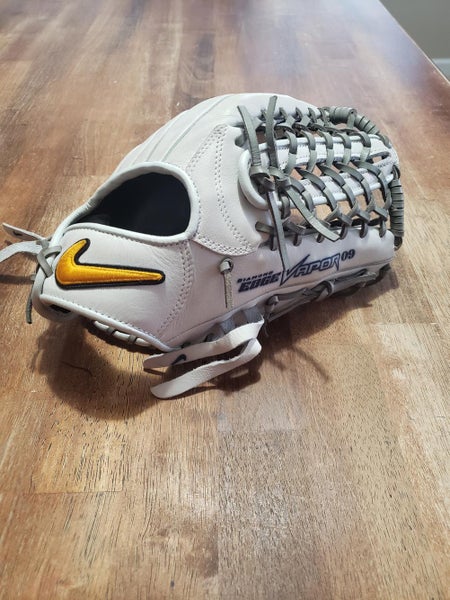 Used Nike Right Handed Diamond Edge Vapor Baseball Glove 11.5"