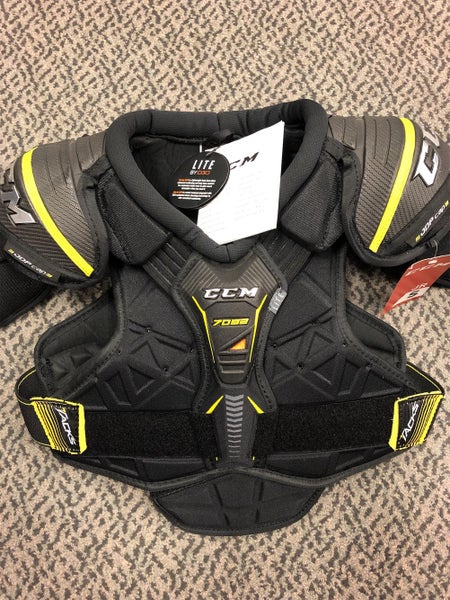 New Small CCM Tacks 7092  Junior Shoulder Pads