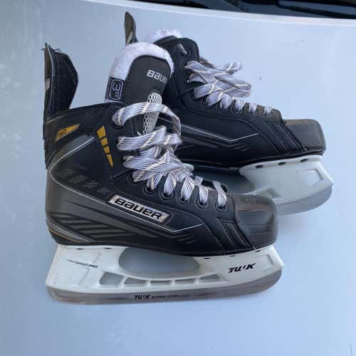 Used Bauer Supreme 150 EE (Extra Wide)  Size 3 Hockey Skates