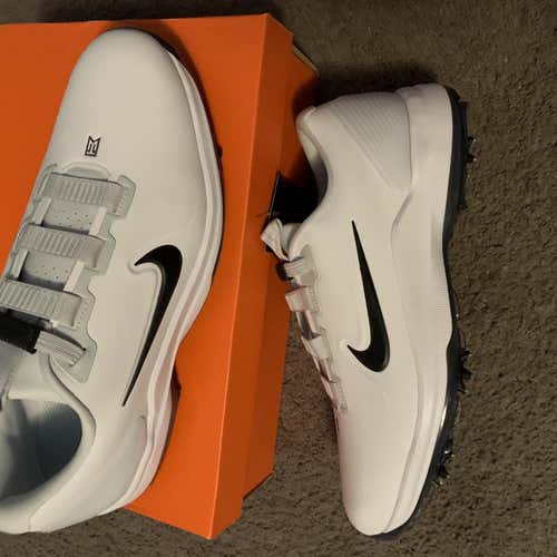 White Men's 11.5 (Women's 12.5) Nike Golf Shoes
