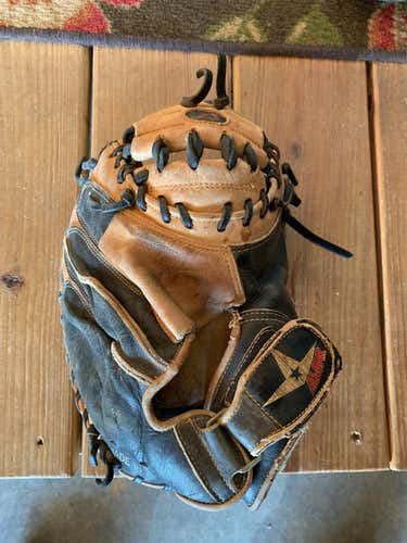 Used Right Handed CM3000BT 33.5" Catcher's Glove