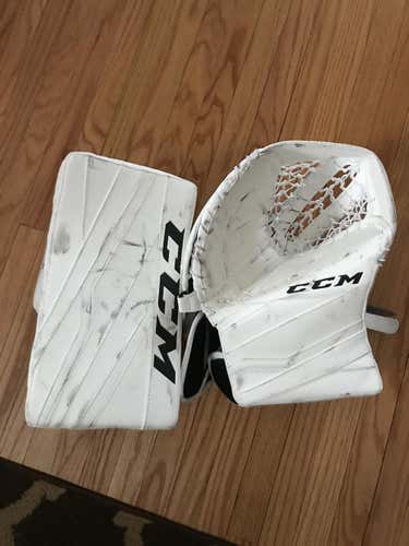 CCM Extreme Flex E3.9 Senior Goalie Glove and Blocker Full Right
