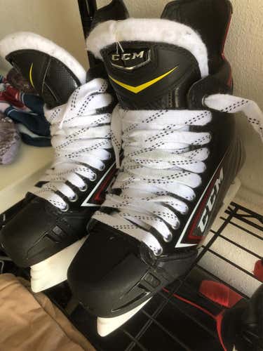 Used CCM JetSpeed FT2 E&W (Wide) Pro Stock Size 8.25E Hockey Skates