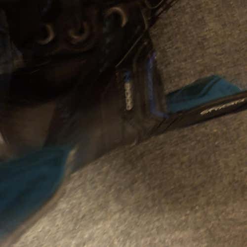 Used Bauer Nexus N9000 Size 4 Hockey Skates
