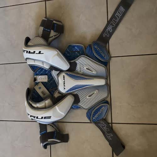 New Extra Large True Frequency 2.0 Lacrosse Shoulder Pads