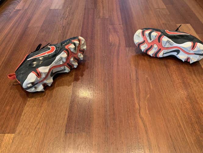 Sz 1.5 Used Youth Kid's Molded Cleats Nike Low Cut