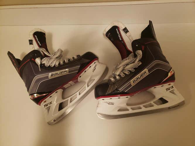 Senior New Bauer Vapor X600 Hockey Skates Size 7.5