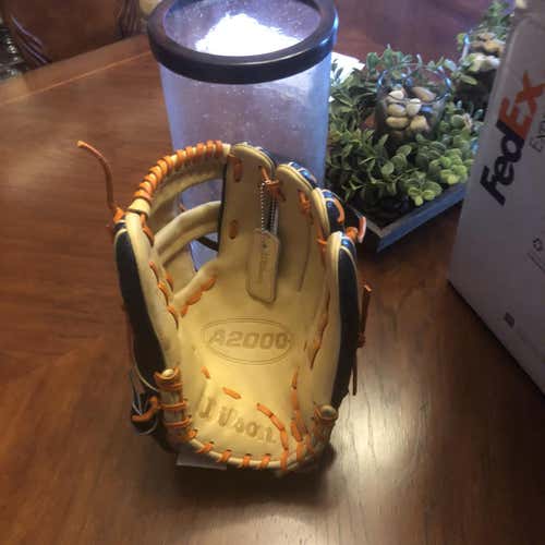 New Right Handed A2000 11.5" Baseball Glove